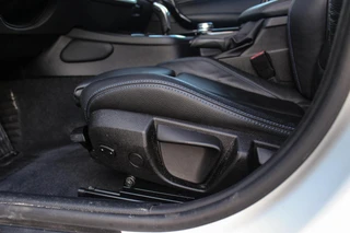 BMW 1-serie 120i Edition M Sport Shadow High Executive | 2e eigenaar | Driving Assistant | Schuif-/kanteldak | Camera | Harman Kardon | Keyless entry | LED | M sport remmen | PDC / 44