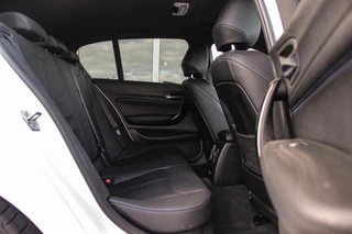 BMW 1-serie 120i Edition M Sport Shadow High Executive | 2e eigenaar | Driving Assistant | Schuif-/kanteldak | Camera | Harman Kardon | Keyless entry | LED | M sport remmen | PDC / 19
