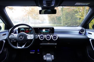 Mercedes-Benz A-Klasse 250 e Business Solution AMG Limited Pano / 23