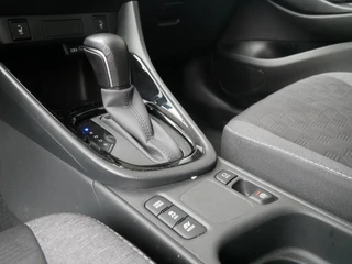 Toyota Yaris 1.5 Hybrid Dynamic Dealer onderhouden| ACC / 7