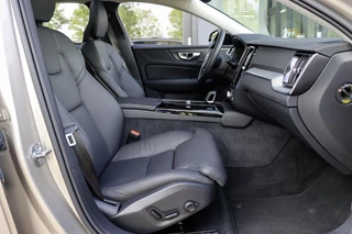 Volvo V60 T6 AWD Plus Dark / 16