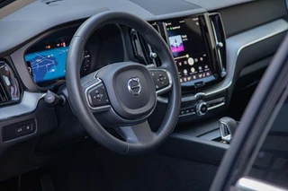 Volvo XC60 2.0 T6 Plug-in hybrid AWD Core Bright Panorama|Leder / 11