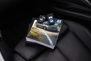 BMW 3-serie Touring 320i M Sport Edition | 2e eigenaar | NL auto | Camera | HiFi audio | Stoelverwarming | DAB | Head-up | Cruise control | LED | Park Assistant | PDC | Navigatie / 47