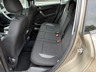 Peugeot 2008 1.2 Puretech Blue Lion Automaat ''Trekhaak - PDC - Navi '' / 21