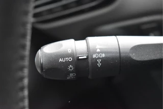 Citroën C4 Cactus 1.2 PureTech Shine Airbump Blackline  | NL-Auto | Nav | Cruise Control | PDC achter | LM-Velgen allweather | NAP | Distributie vervangen / 19