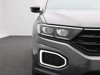 Volkswagen T-Roc 1.5 TSi 150 Pk Automaat Sport Business R-Line | Black Style | Camera | Stoelverwarming | Adaptive Cruise | Navigatie | CarPlay | Climatronic | 18 Inch | 89.335 Km !! / 11