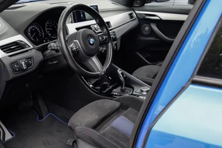 BMW X2 M35i High Executive Panoramadak | Harman Kardon | Sportstoelen | Misano Blue / 11