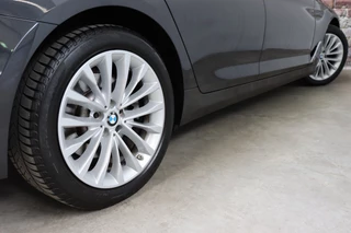 BMW 5 Serie Touring 520i High Executive Luxury Line Automaat  / Live Cockpit Professional / Laser Light / Cruise Control / Achteruitrijcamera / Stoelverwarming / Climate Control / Comfort Stoelen / Parking Assistant / 18 Inch / 7