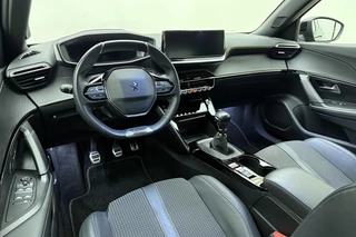 Peugeot 2008 1.2 PureTech GT 130 PK | Handgeschakeld | Camera | Climate Control | Adaptive Cruise Control | 3-D Instrumentenpaneel | Start/stop | 1e eigenaar | BTW auto / 17