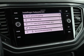 Volkswagen T-Roc 1.5 TSI 150pk DSG R-Line Sport Keyless Virtual Cockpit Navigatie / 32
