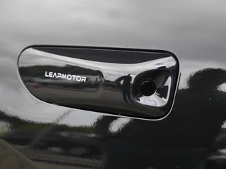Leapmotor C10 Design REEV 28.4 kWh | Nieuwe auto | Gecombineerde actieradius WLTP 974km | 1500 kg Trekgewicht | Diverse kleuren leverbaar | Full options | Stuurverwarming | Stoelverwarming en koeling | Elektrisch verstelbare voorstoelen | Navigatie | Keyless entry & start | 20 inch lichtmetalen velgen | Led verlichting / 41
