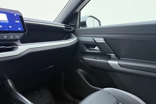 Jeep Compass First Edition 74 kWh | DEMO | Lederen bekleding | Massagestoelen | | Panoramisch Schuifdak | Stoelventilatie en verwarming | Keyless | Climate control | Draadloze telefoonlader / 44