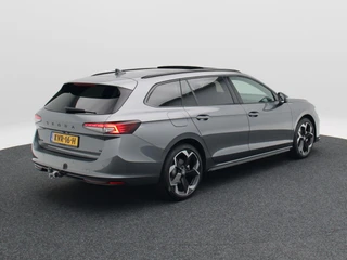 Skoda Superb Combi 1.5 TSi 204 Pk PHEV Sportline Business | Trekhaak | Carplay | Canton Audio | Head-up Display | Panoramadak | Virtual Cockpit | Adaptive Cruise | 19 Inch / 4