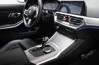 BMW 3-serie 318i M-Sport Executive Edition | AUDIO MEDIA- PACK | DRAADLOZE LADER | DAB | APPLE | CAMERA | 19" / 4