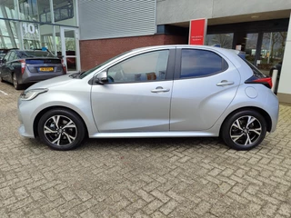 Toyota Yaris 1.5 Hybrid 115 DYNAMIC NL-AUTO STOEL/STUURVERW BLIND SPOT PARK-SENSOREN NAVI CAMERA CLIMA AD-CRUISE APPLE/ANDROID KEYLESS 16'' LM-VELGEN / 6