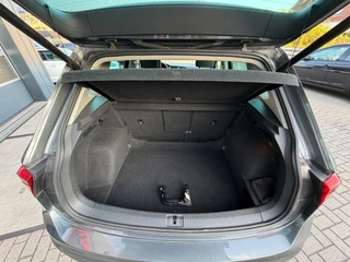 Volkswagen Tiguan 1.5 TSI ACT Highline Business R / Pano / 2x Massage / ACC / Trekhaak / Zeer kompleet ! / 38