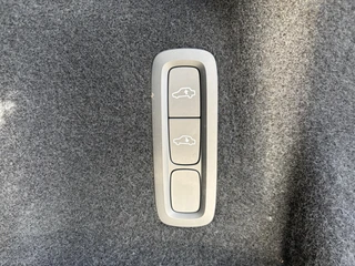 Volvo XC60 2.0 T8 Plug-in hybrid AWD Plus Dark / 4