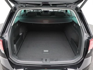 Volkswagen Passat 1.4 TSi 218 Pk PHEV GTE Business | Panoramadak | Camera | Adaptive Cruise | Stoelverwarming | Navigatie | CarPlay | 17 Inch | 73.094 Km !! / 19