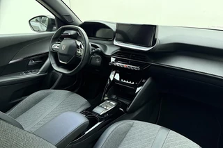 Peugeot 2008 1.2 Hybrid 145 Allure | Climate & Cruise Control | Parkeersensoren voor + achter | AppleCarplay/Android Auto | / 16