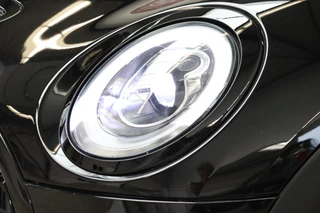 MINI Clubman Cooper S Chili Serious Business Automaat / Navigatiesysteem Professional / Panoramadak / Trekhaak / Leder / 19 Inch / Driving Assistant / Lichtpakket / Achteruitrijcamera / Climate Control / Harman Kardon / Stoelverwarming / 12