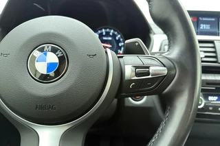 BMW 3-serie Gran Turismo 320i High Executive Edition | Lederen bekleding | M Sport pakket | Trekhaak | Stoelverwarming | Keyless | Navigatie | Weinig kilometers | Climate control / 25