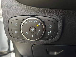 Ford Fiesta 1.0 EcoBoost Hybrid Titanium | Apple Carplay / Android Auto | Stoel + Stuurverwarming | Cruise Control | Parkeersensoren Achter | Lichtsensor | Climate Control | Verwarmbare Voorruit / 13