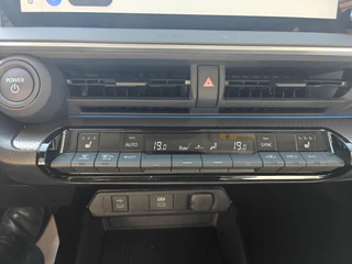 Toyota Prius 2.0 Plug-in Hybrid 220 PARK-SENSOREN BLIND-SPOT KEYLESS STOEL/STUURVERW CAMERA APPLE/ANDROID DAB+ LM-VELGEN AD-CRUISE ELEK-ACHTERKLEP / 33