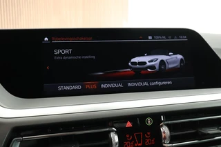 BMW Z4 Roadster sDrive20i 197pk High Executive Stoelverwarming Leder LED Navigatie / 23