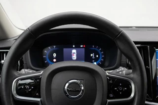 Volvo V60 B4 MHEV Ultimate Dark 197PK Pano l Harman l Leder l 360° | HUD | Winterpakket / 16