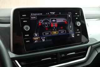Volkswagen T-Roc 1.0 TSI 110pk Style Trekhaak LED Virtual Cockpit Navigatie / 30