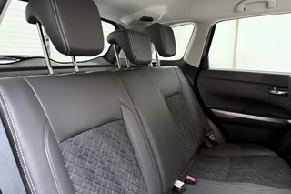 Suzuki Vitara 1.4 Boosterjet Style Smart Hybrid | Parkeersensoren | Navigatie | Cruise control | Climate control | Achteruitrijcamera / 14