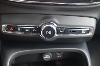Volvo XC40 T4 Recharge Plus Bright | Stoelverwarming | Trekhaak | 360° Camera | H/K | Keyless / 37
