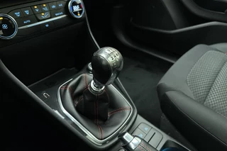 Ford Fiesta 1.0 EcoBoost ST-Line | Panoramisch Schuifdak | Climate control | Navigatie | Lichtmetalen velgen| Parkeersensoren | Keyless start | Extra getint glas / 32