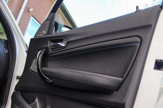 BMW 1-serie 120i Edition M Sport Shadow High Executive | 2e eigenaar | Driving Assistant | Schuif-/kanteldak | Camera | Harman Kardon | Keyless entry | LED | M sport remmen | PDC / 36