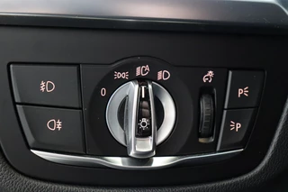 BMW X3 xDrive30i High Executive xLine Automaat  / Panoramadak / Trekhaak / Sportstoelen / Leder / 19 Inch / Driving Assistant Plus / Hifi / LED / Head-Up Display / Achteruitrijcamera / Stoelverwarming / Adaptief Onderstel / Multifunctioneel Instrumentenpaneel / 41