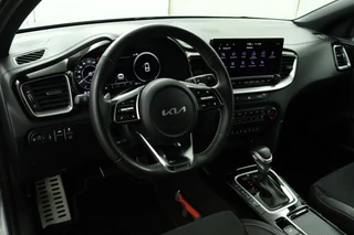 Kia ProCeed 1.5 T-GDi GT-Line AUTOMAAT  - Stoel/Stuur verwarming - Apple Carplay/Android Auto - Achteruitrij camera - Adaptieve cruise control - Navigatie - Fabrieksgarantie t/m 25-11-2031 / 30