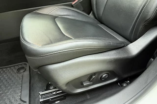 Jeep Compass 4xe 240pk Plug-in Hybrid Automaat S | Lederen bekleding | Navigatie | Trekhaak | Achteruitrijcamera | Electrische achterklep | Keyless | Stoel- en stuurverwarming | 19" Lichtmetalen velgen / 21