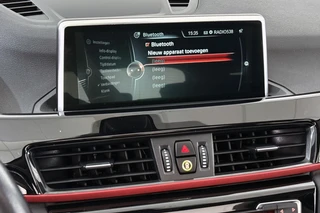 BMW X1 sDrive18i Executive Sport Line Panoramadak Trekhaak Groot Navi Stoelverwarming / 19