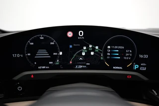 Porsche Taycan Performance 84 kWh  ACC Panoramadak Leder Memory Seats / 10
