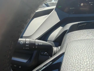 Toyota Prius 2.0 Plug-in Hybrid 220 PARK-SENSOREN BLIND-SPOT KEYLESS STOEL/STUURVERW CAMERA APPLE/ANDROID DAB+ LM-VELGEN AD-CRUISE ELEK-ACHTERKLEP / 28