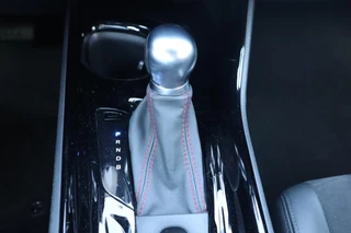 Toyota C-HR 1.8 HYBRID GR-SPORT 19"LM-VELGEN 1e EIGENAAR NL-AUTO STOELVERW. LED JBL-AUDIO P-SENSOREN APPLE/ANDROID 19"LMV / 38