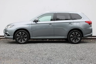 Mitsubishi Outlander 2.0 PHEV Executive Edition / 13