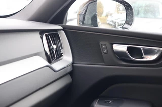 Volvo XC60 T6 Recharge AWD R-Design | Stoelverwarming | Parkeercamera | Panoramadak | Memorystoel | Keyless / 48