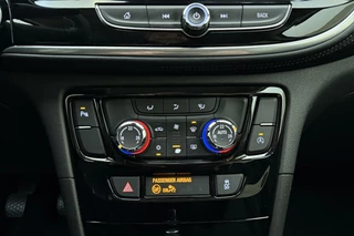 Opel Mokka X 1.4 Turbo 140pk Innovation | Navigatie | Achteruitrijcamera | Parkeersensoren | Keyless | Climate control | Cruise control | Extra getint glas | Lichtmetalen velgen / 24