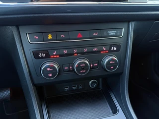 SEAT Ateca 1.5 TSI FR - 150PK Elek. Trekhaak Stoelverw. LED NAVI / 38
