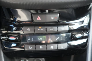 Peugeot 2008 1.2 PureTech Allure  | Trekhaak | Cruise | Navi | Climate | / 28