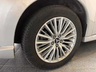 Mitsubishi Outlander 2.4 PHEV Intense+ Automaat / Luxe Lederen bekleding / elektrische kofferklep / Trekhaak / Achteruitrijcamera / 25