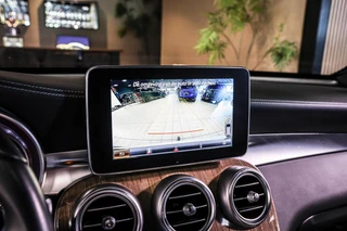 Mercedes GLC-klasse 350e 4MATIC AMG Premium Plus|Pano|verkoeling|Trekhaak|Leder / 52