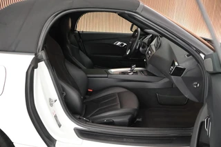 BMW Z4 Roadster sDrive20i 197pk High Executive Stoelverwarming Leder LED Navigatie / 10