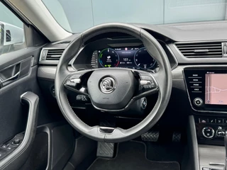 Skoda Superb Combi 1.4 TSI iV Style * AUTOMAAT * Trekhaak * Navigatiesysteem * Elektr. Kofferklep * / 24